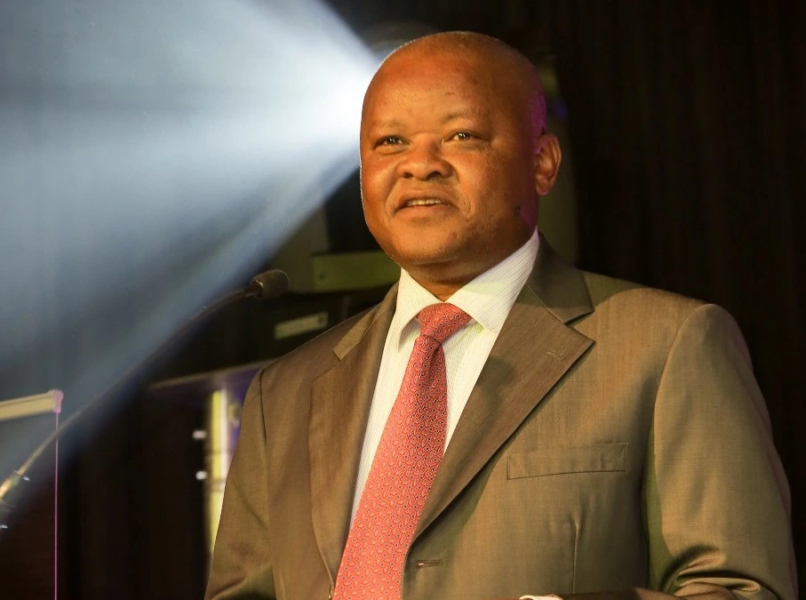 Saki Macozoma Net Worth: 2026 Estimate, Sources, and How It’s Calculated
